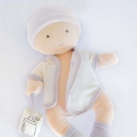 Jolijou - poupon bébé avec pyjama blanc et gris et couffin naturel