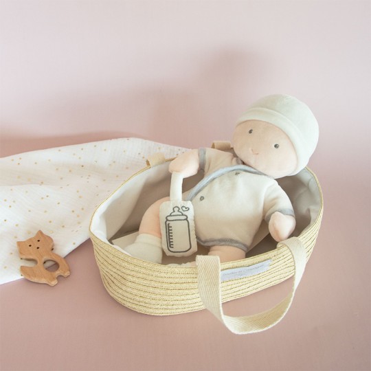 Jolijou - poupon bébé avec pyjama blanc et gris et couffin naturel